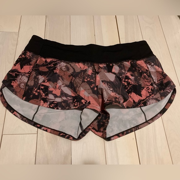 Lululemon Speed Up Short 2.5"
Translucence Alpine White Multi / Black - Picture 4 of 11